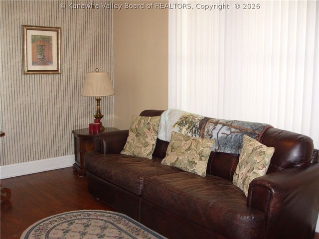 717 5th Avenue, Montgomery, WV 25136