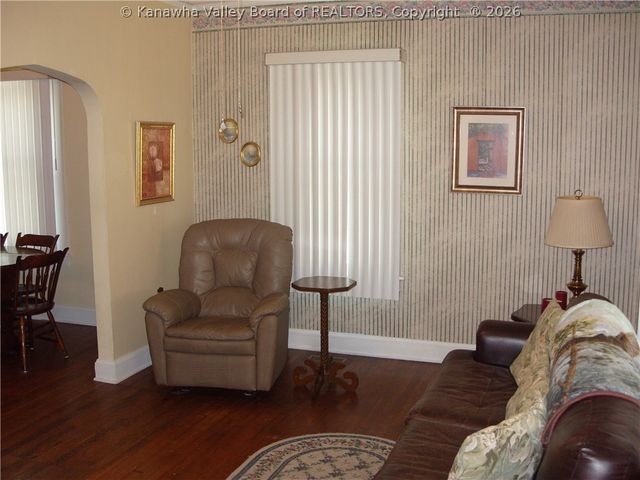 717 5th Avenue, Montgomery, WV 25136