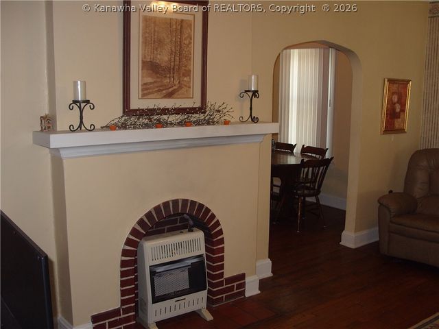 717 5th Avenue, Montgomery, WV 25136