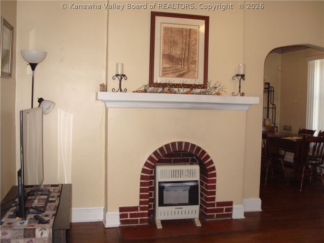 717 5th Avenue, Montgomery, WV 25136