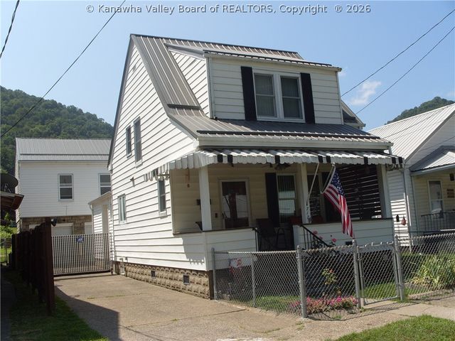 717 5th Avenue, Montgomery, WV 25136