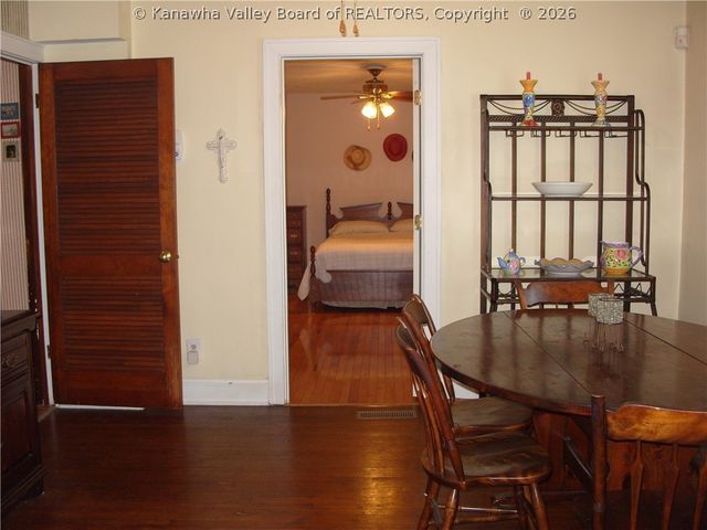 717 5th Avenue, Montgomery, WV 25136