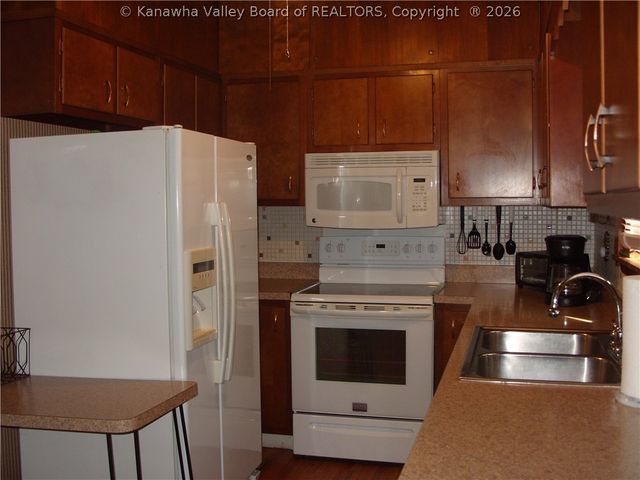 717 5th Avenue, Montgomery, WV 25136