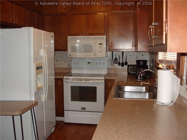 717 5th Avenue, Montgomery, WV 25136