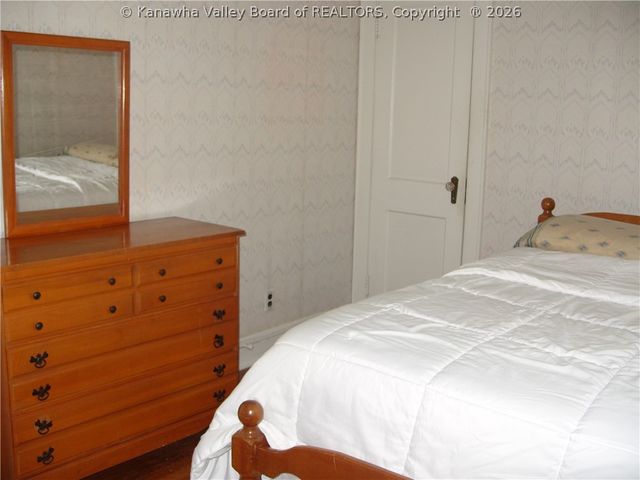 717 5th Avenue, Montgomery, WV 25136