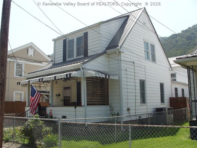 717 5th Avenue, Montgomery, WV 25136