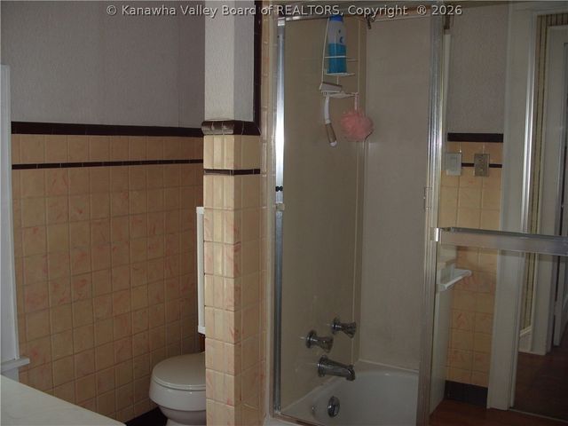 717 5th Avenue, Montgomery, WV 25136