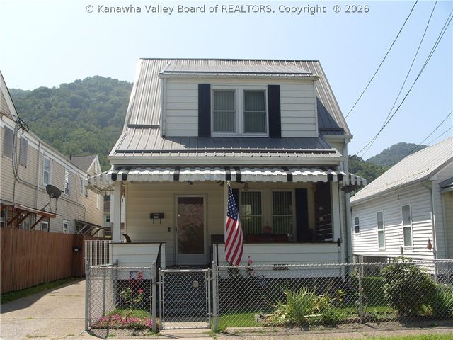 717 5th Avenue, Montgomery, WV 25136