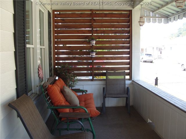 717 5th Avenue, Montgomery, WV 25136