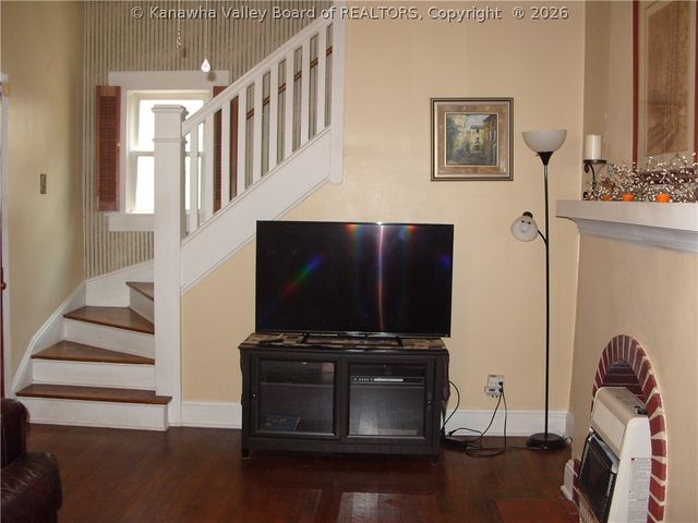 717 5th Avenue, Montgomery, WV 25136