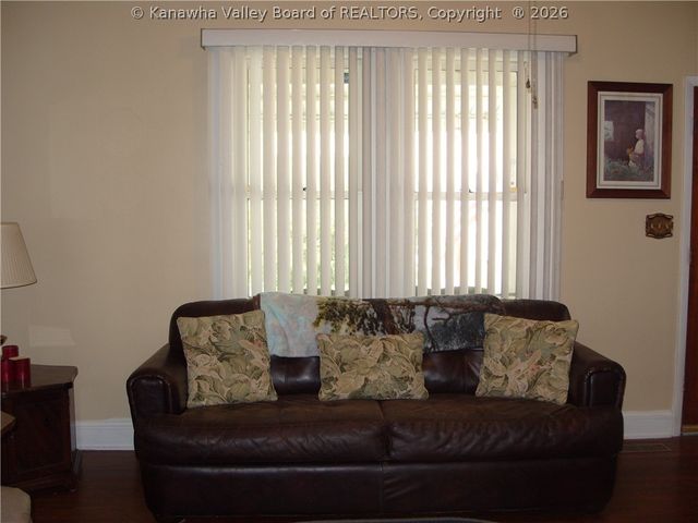 717 5th Avenue, Montgomery, WV 25136