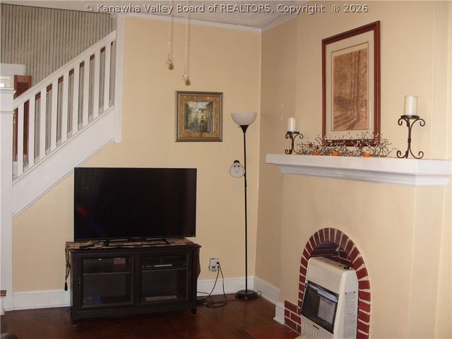 717 5th Avenue, Montgomery, WV 25136