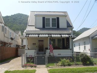 717 5th Avenue, Montgomery, WV 25136