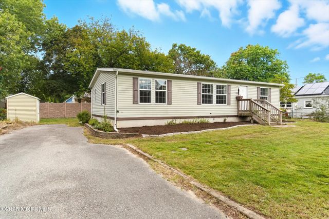 208 Longboat Avenue, Beachwood, NJ 08722