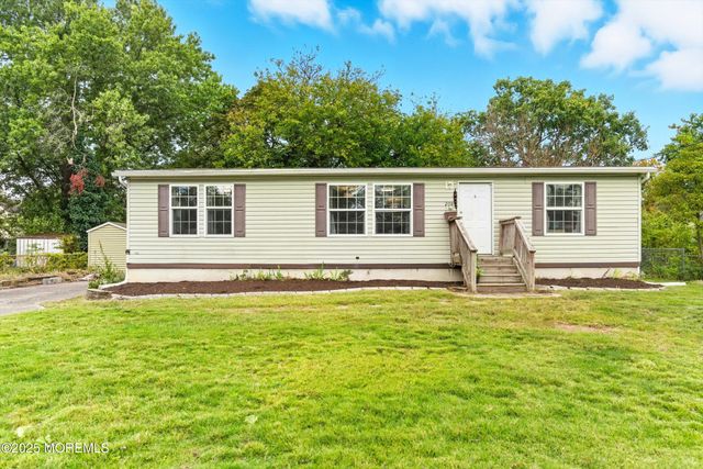 208 Longboat Avenue, Beachwood, NJ 08722