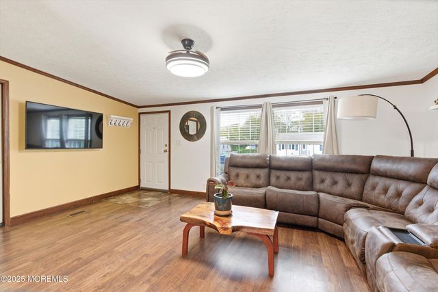 208 Longboat Avenue, Beachwood, NJ 08722