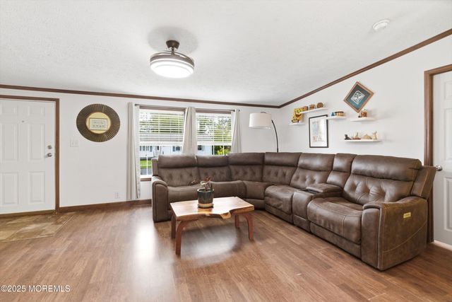 208 Longboat Avenue, Beachwood, NJ 08722