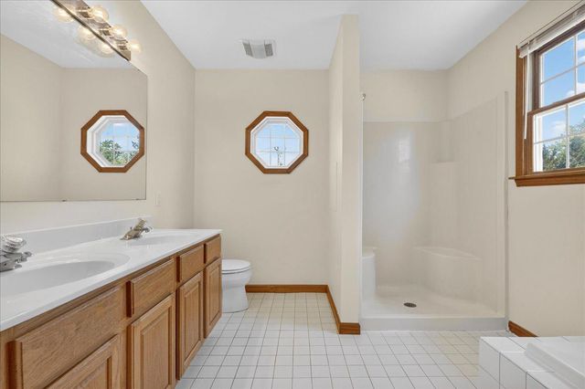 68 LAUREN LN, Coatesville, PA 19320
