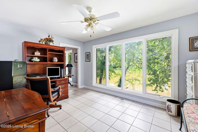 417 Landis Lakes Ct, Louisville, KY 40245