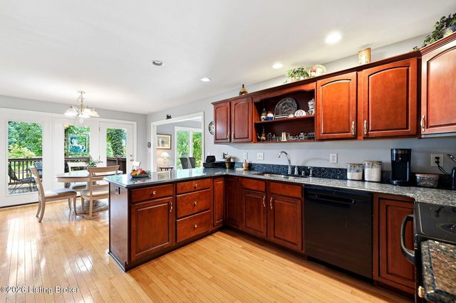 417 Landis Lakes Ct, Louisville, KY 40245