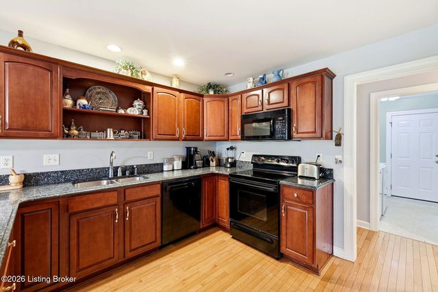 417 Landis Lakes Ct, Louisville, KY 40245