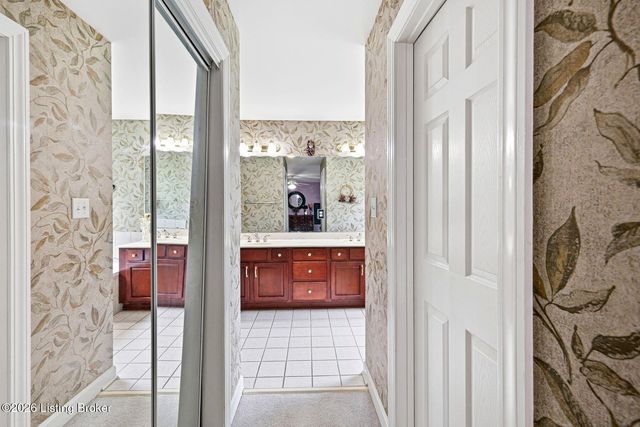417 Landis Lakes Ct, Louisville, KY 40245