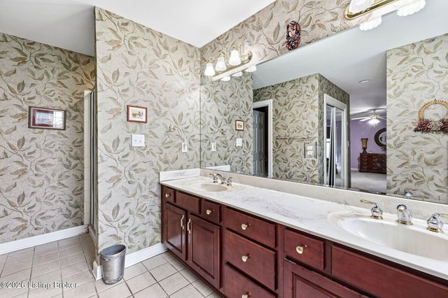 417 Landis Lakes Ct, Louisville, KY 40245