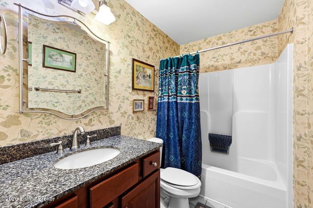 417 Landis Lakes Ct, Louisville, KY 40245