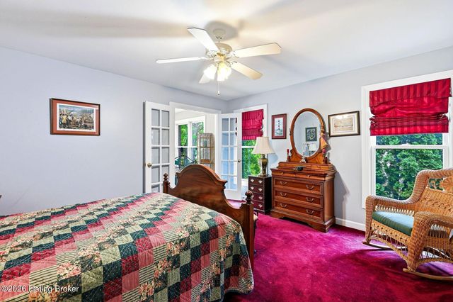 417 Landis Lakes Ct, Louisville, KY 40245