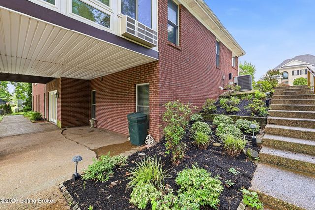 417 Landis Lakes Ct, Louisville, KY 40245