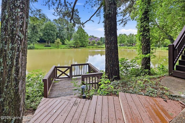 417 Landis Lakes Ct, Louisville, KY 40245