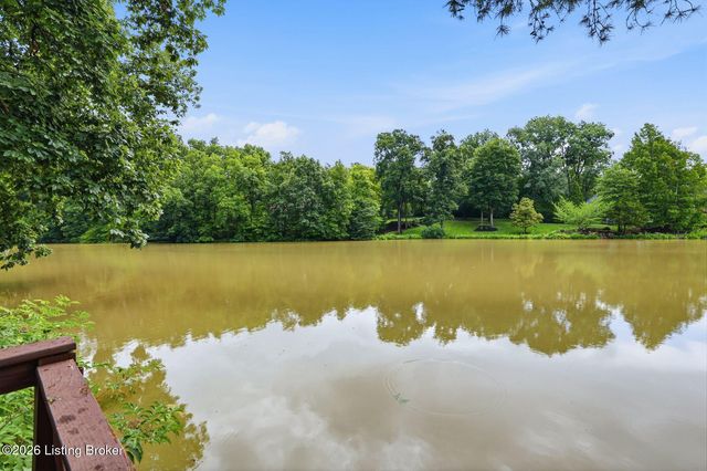 417 Landis Lakes Ct, Louisville, KY 40245