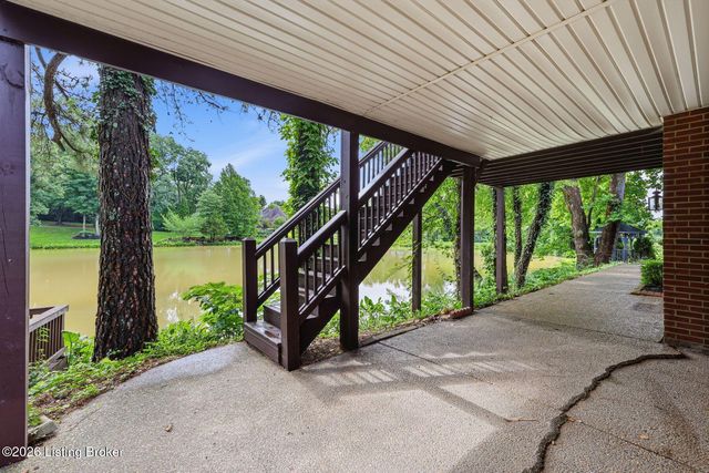417 Landis Lakes Ct, Louisville, KY 40245