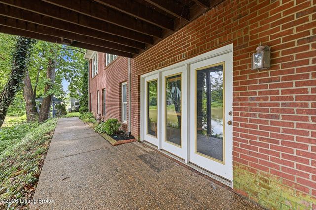 417 Landis Lakes Ct, Louisville, KY 40245