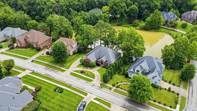 417 Landis Lakes Ct, Louisville, KY 40245