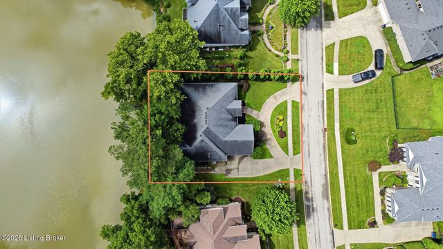 417 Landis Lakes Ct, Louisville, KY 40245