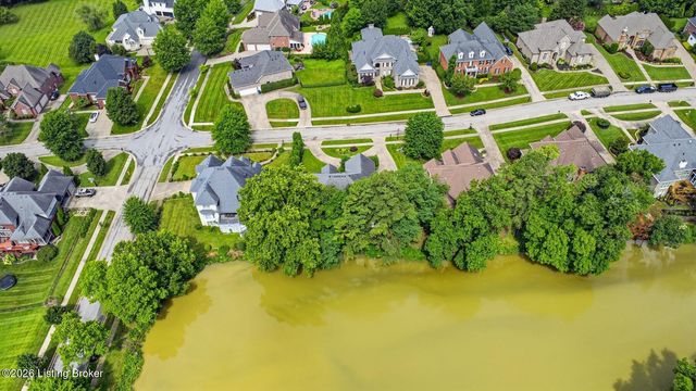 417 Landis Lakes Ct, Louisville, KY 40245