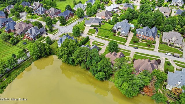 417 Landis Lakes Ct, Louisville, KY 40245