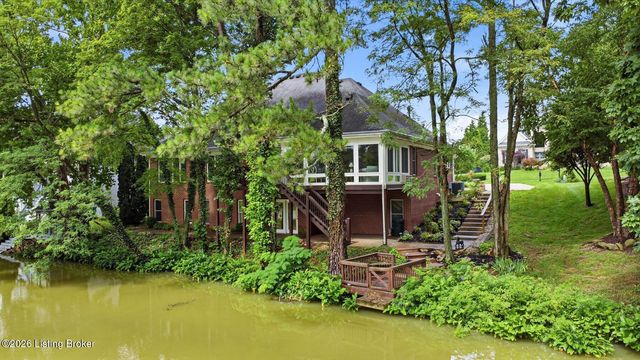 417 Landis Lakes Ct, Louisville, KY 40245