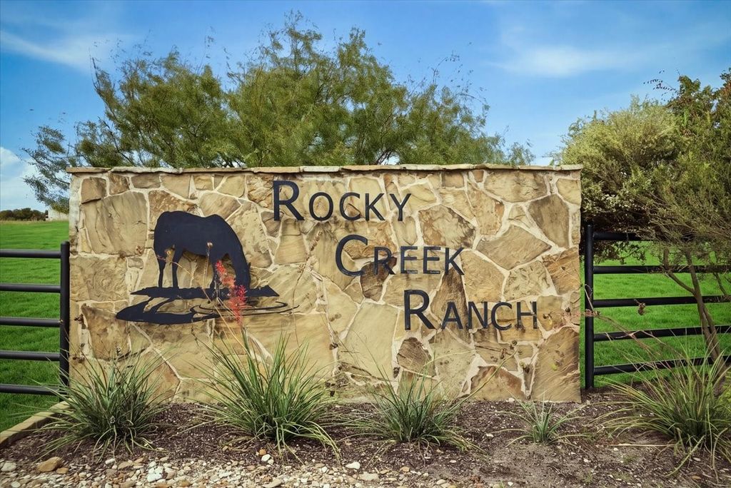 11302 E Rocky Creek Road, Crowley, TX 76036 — exterior
