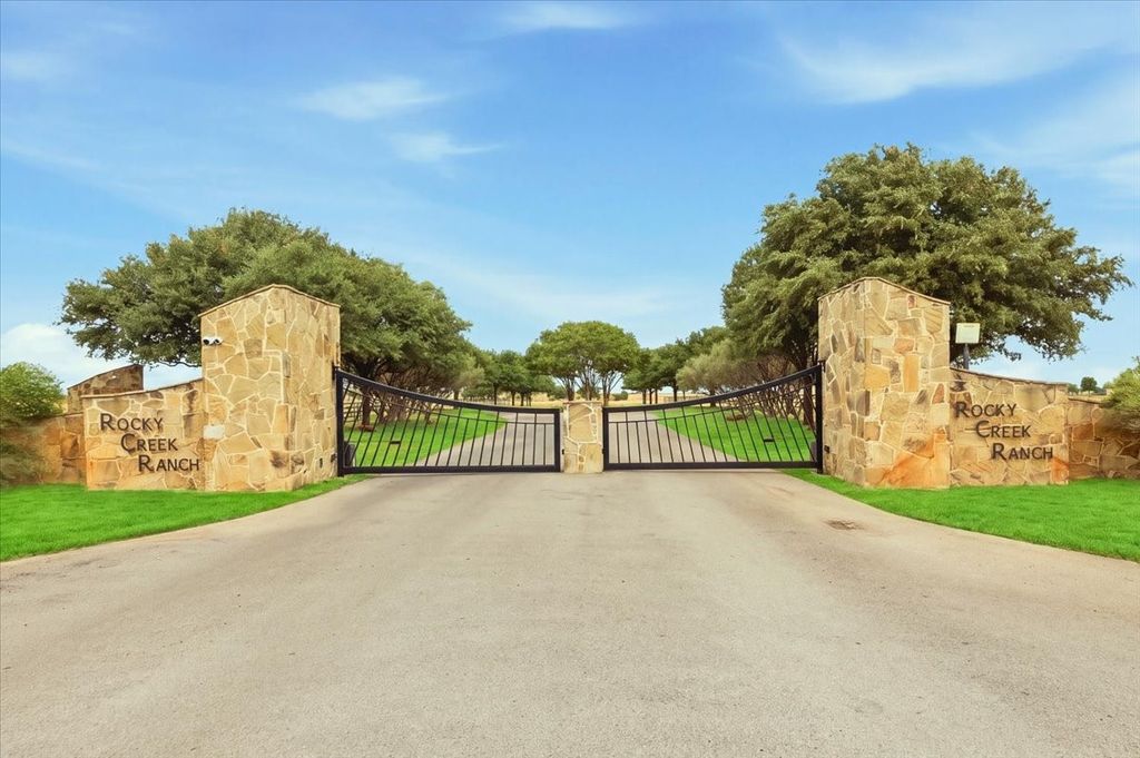11302 E Rocky Creek Road, Crowley, TX 76036 — photo 2
