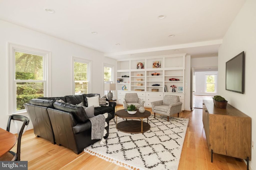 5400 MOHICAN RD, Bethesda, MD 20816