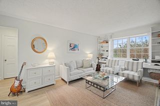 1632 W ABINGDON DR #302, Alexandria, VA 22314