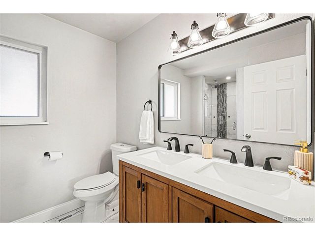 6939 S Syracuse Ct, Centennial, CO 80112