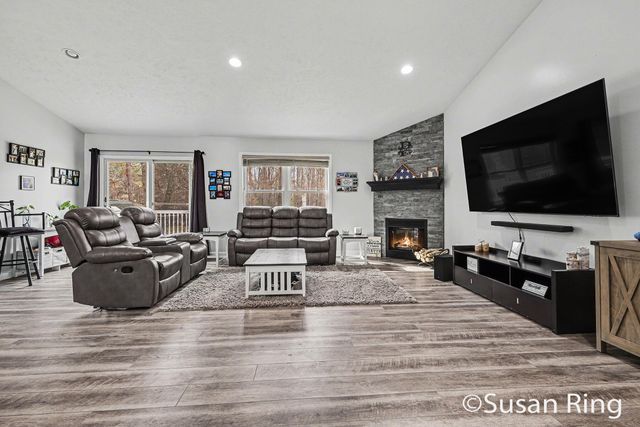 1004 Tibalew Drive Nw, Algoma Twp, MI 49345