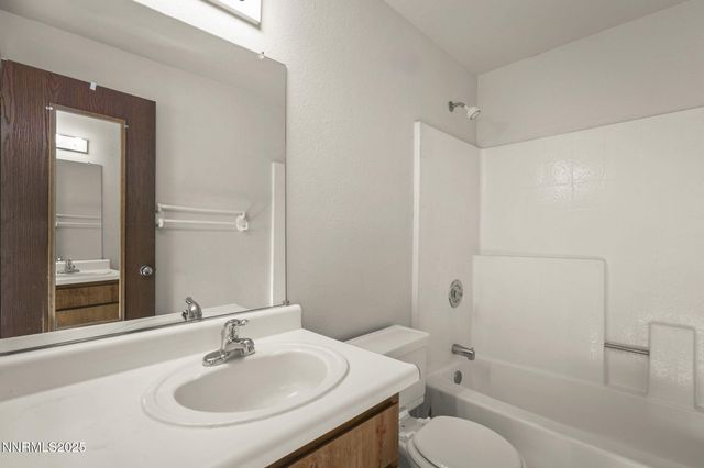 1675 Round Mountain Circle, Sparks, NV 89434