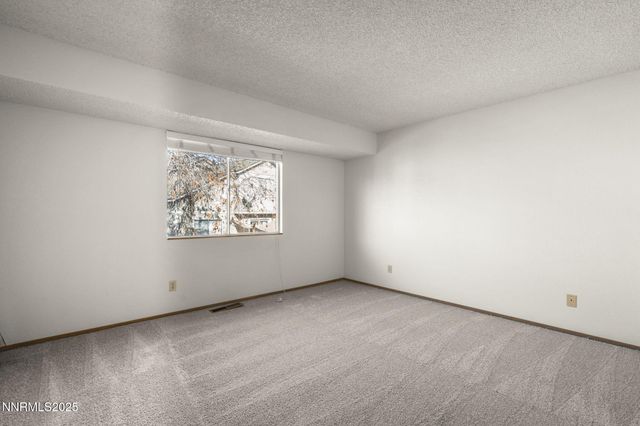 1675 Round Mountain Circle, Sparks, NV 89434