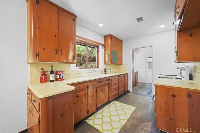 2310 Poinsettia, Santa Ana, CA 92706