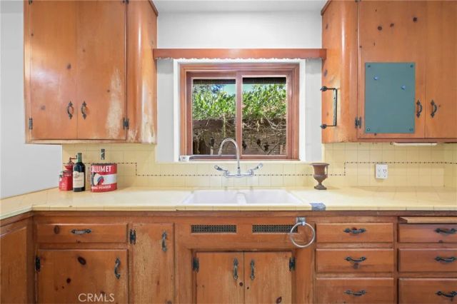 2310 Poinsettia, Santa Ana, CA 92706