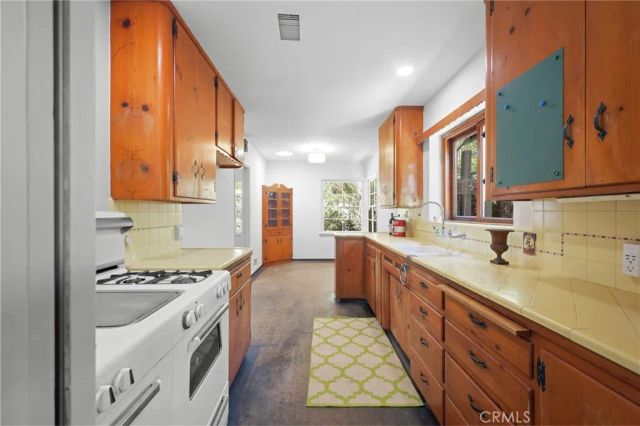 2310 Poinsettia, Santa Ana, CA 92706